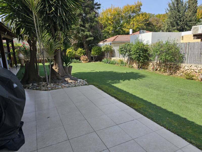 למכירה 6 חדרים גבעת טל 7